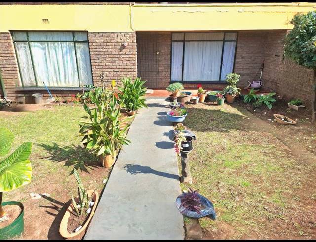 2 BEDROOM TOWNHOUSE FOR SALE IN GREENHILLS
